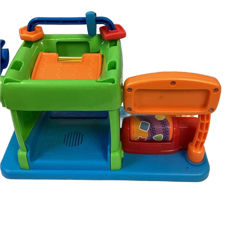 Fisher-Price Small Puppy Dog Themed Plastic Sound Making Car Wash Playset