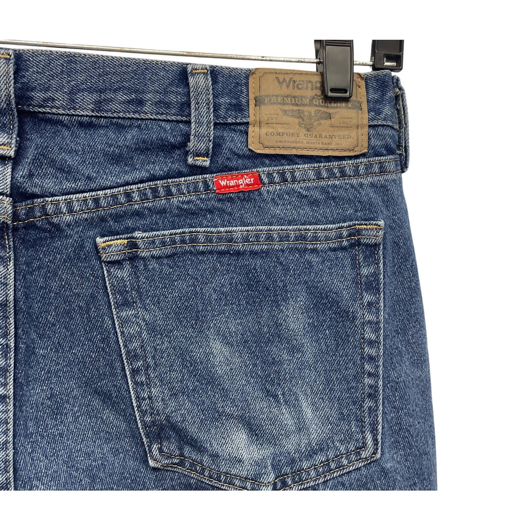 Wrangler Mens 36 X 32 100% Cotton Relaxed Fit Med Wash Denim Blue Jeans