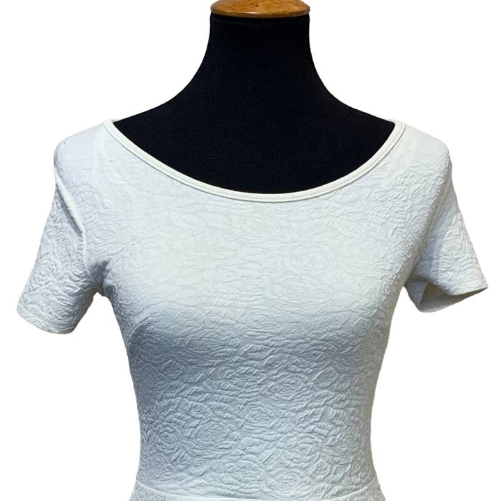 Forever 21 Small White Textured Floral Stretchy Polyester Blend Peplum Top