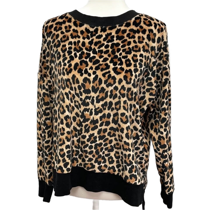 Secret Treasures Med Sleepwear Super Soft Leopard Spot Long Sleeve Crew Neck Top