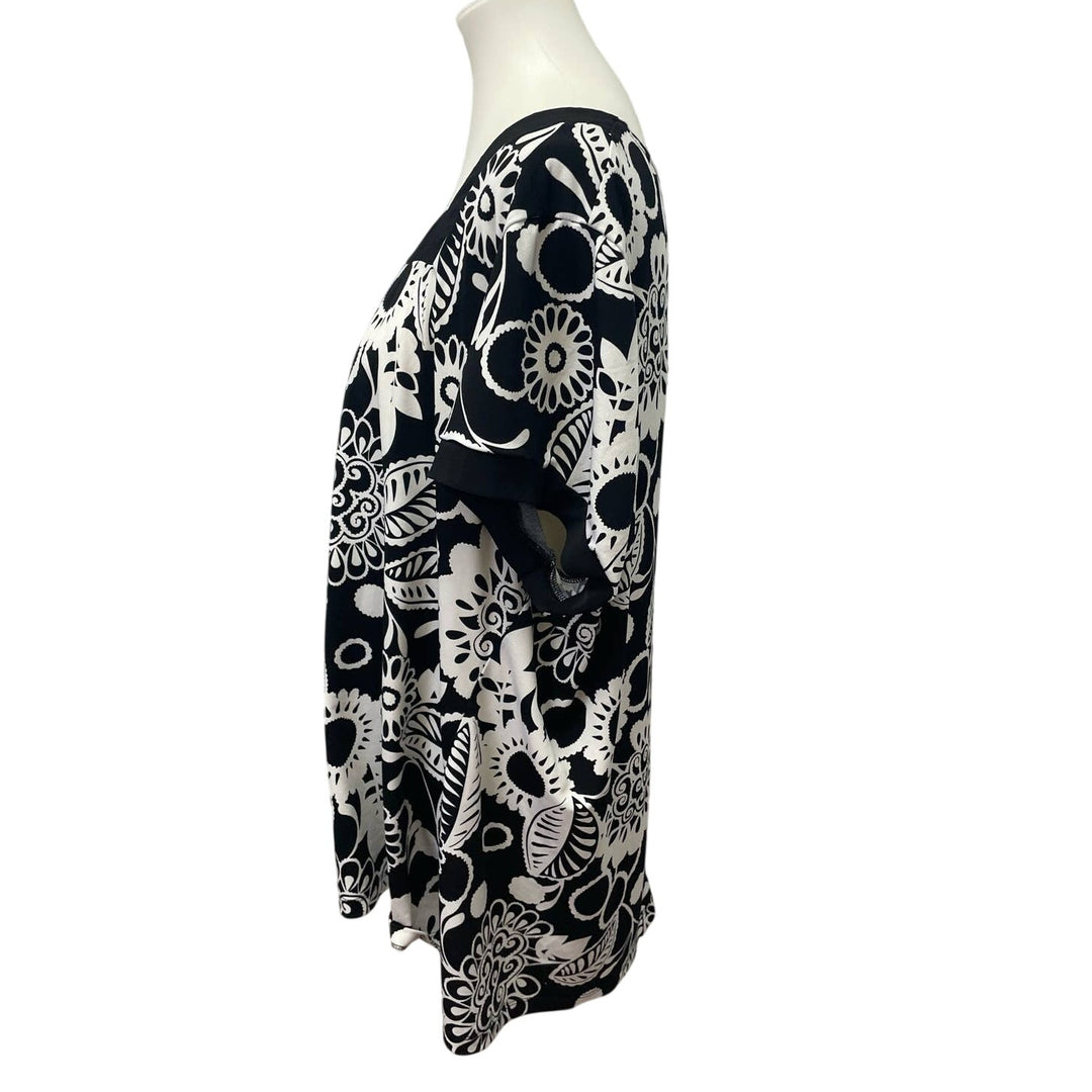Cato Woman Plus Size 22/24W Short Sleeve Square Neck Floral Lightweight Blouse