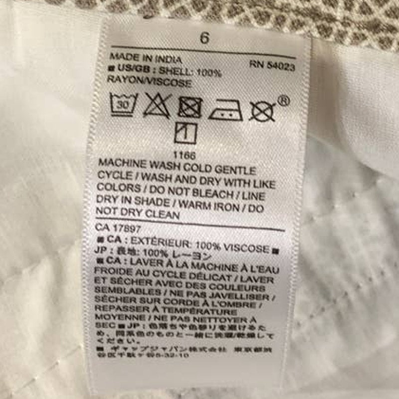 Banana Republic Size 6 100% Rayon Pleated Shorts Skort w Button Detail
