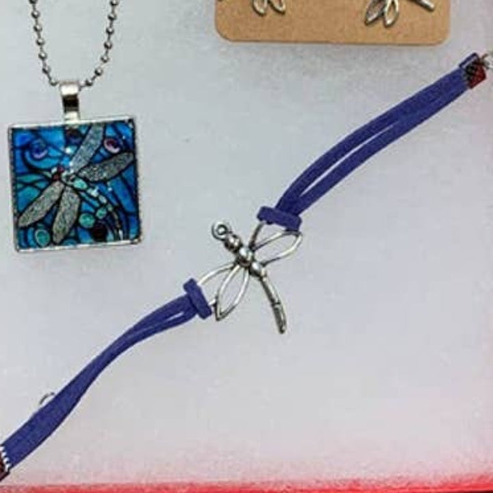 New Hand Printed Small Cotton Blend Tee Dragonfly Necklace Earrings Box Gift Set