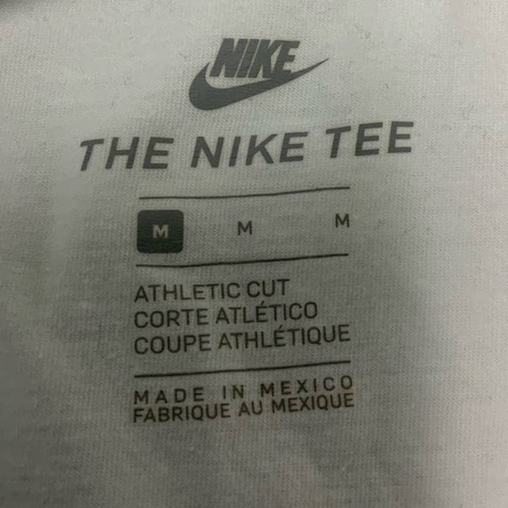 Nike Mens Medium Athletic Cut Long Sleeve Crew Neck Swoosh Logo Basic Tee Shirt