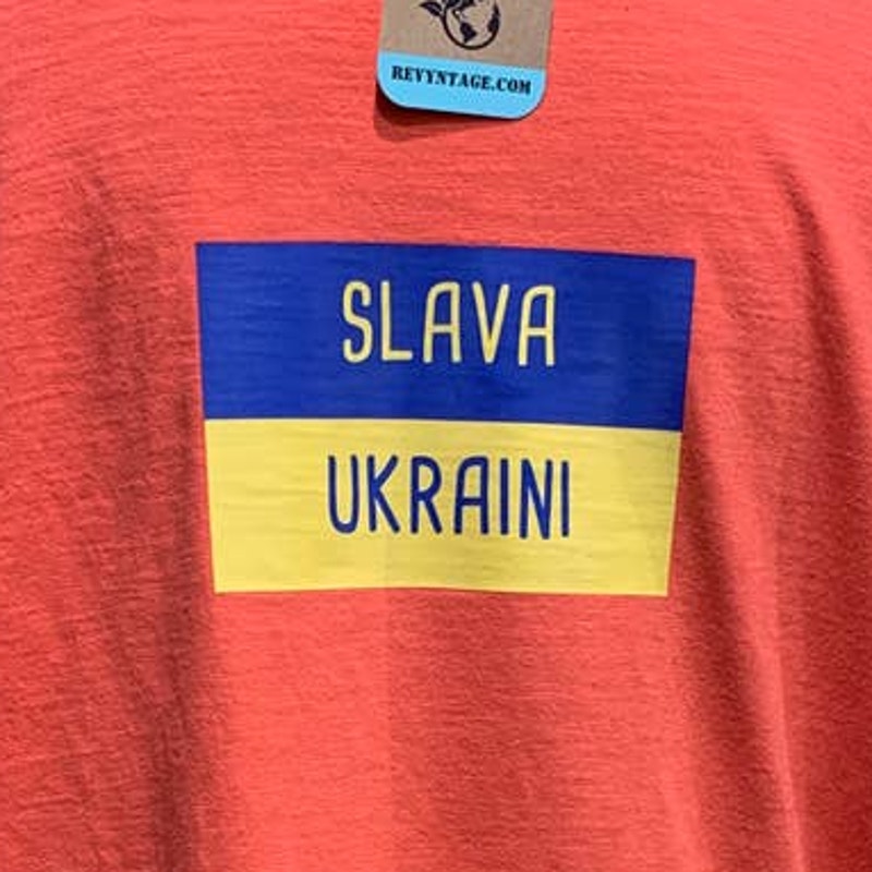 Upcycled Hand Printed XXL Ukraine Peace Stork Bird Slava Ukraini Artist Tee