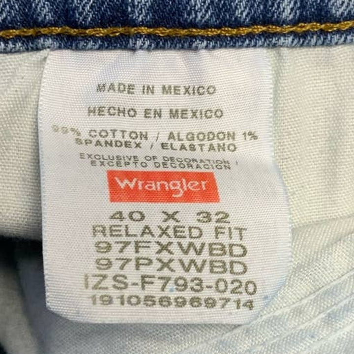 Wrangler Mens 40 X 32 Relaxed Fit Cotton Blend Lighter Wash Denim Blue Jeans