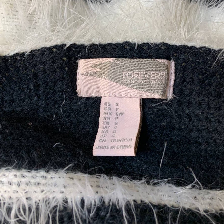 Forever 21 Contemporary Small Fuzzy Geometric Black White Pullover Sweater